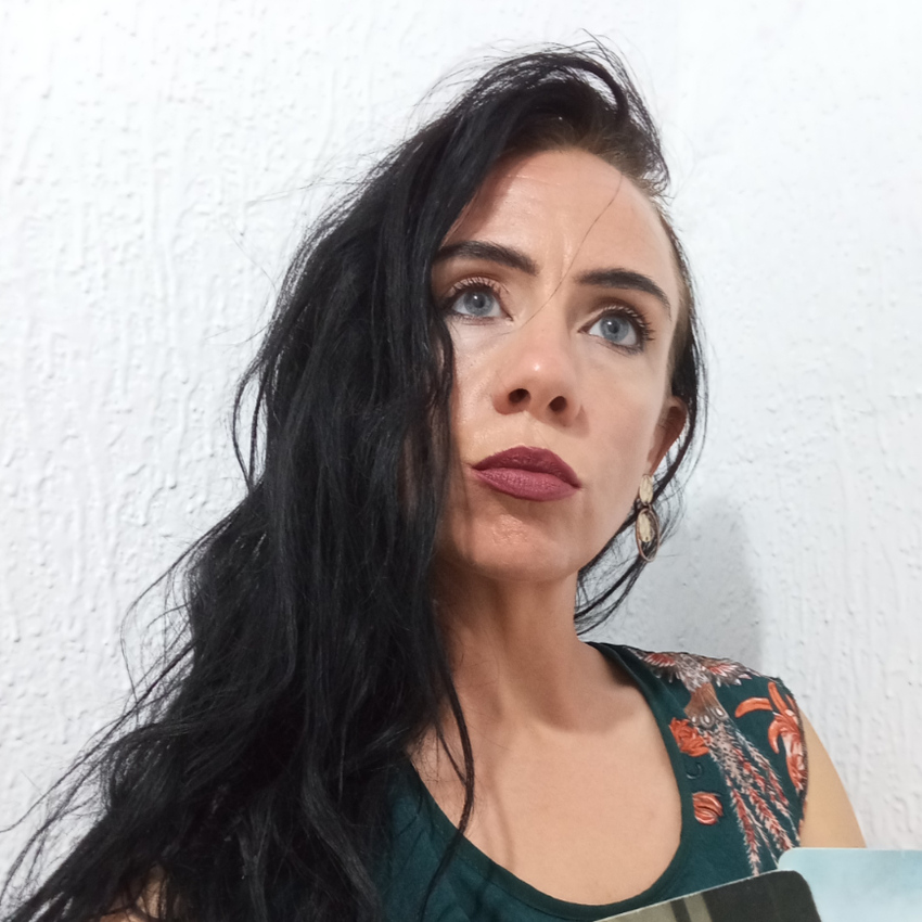 Elisa Jayne Tarot Medium